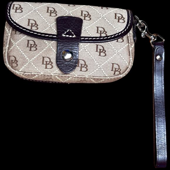 Dooney & Bourke Handbags - DOONEY AND BOURKE Flap Wristlet Leather Signature Logo Removable Strap DB142